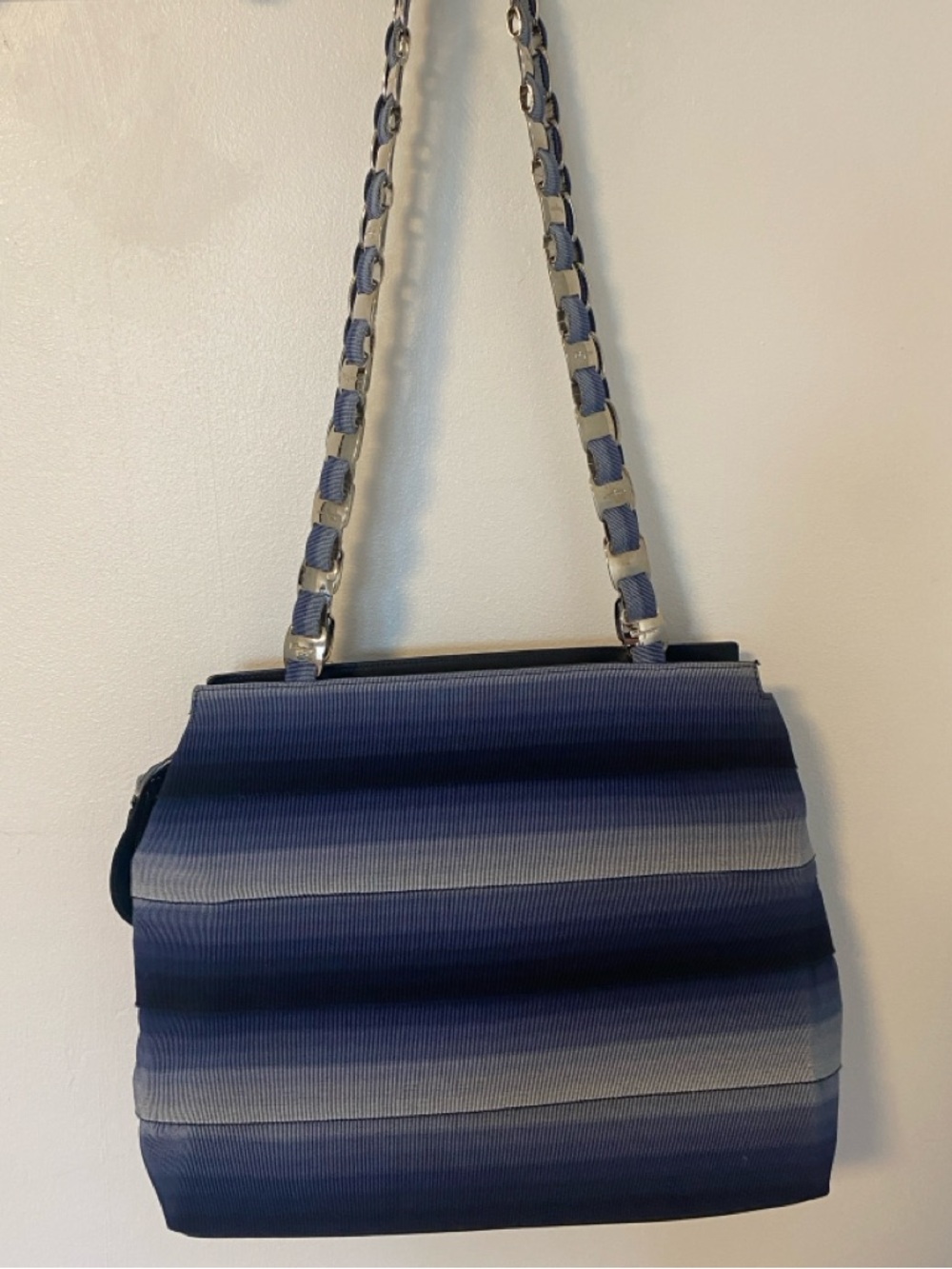 Ferragamo ombré Vara chainlink purse- vintage